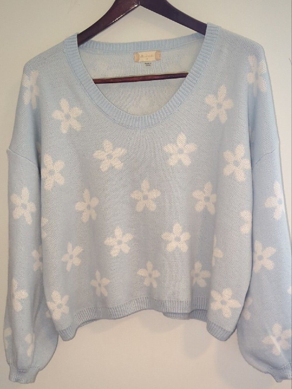 Oversized Light Blue Crewneck Sweater with White Daisy Motif Size M